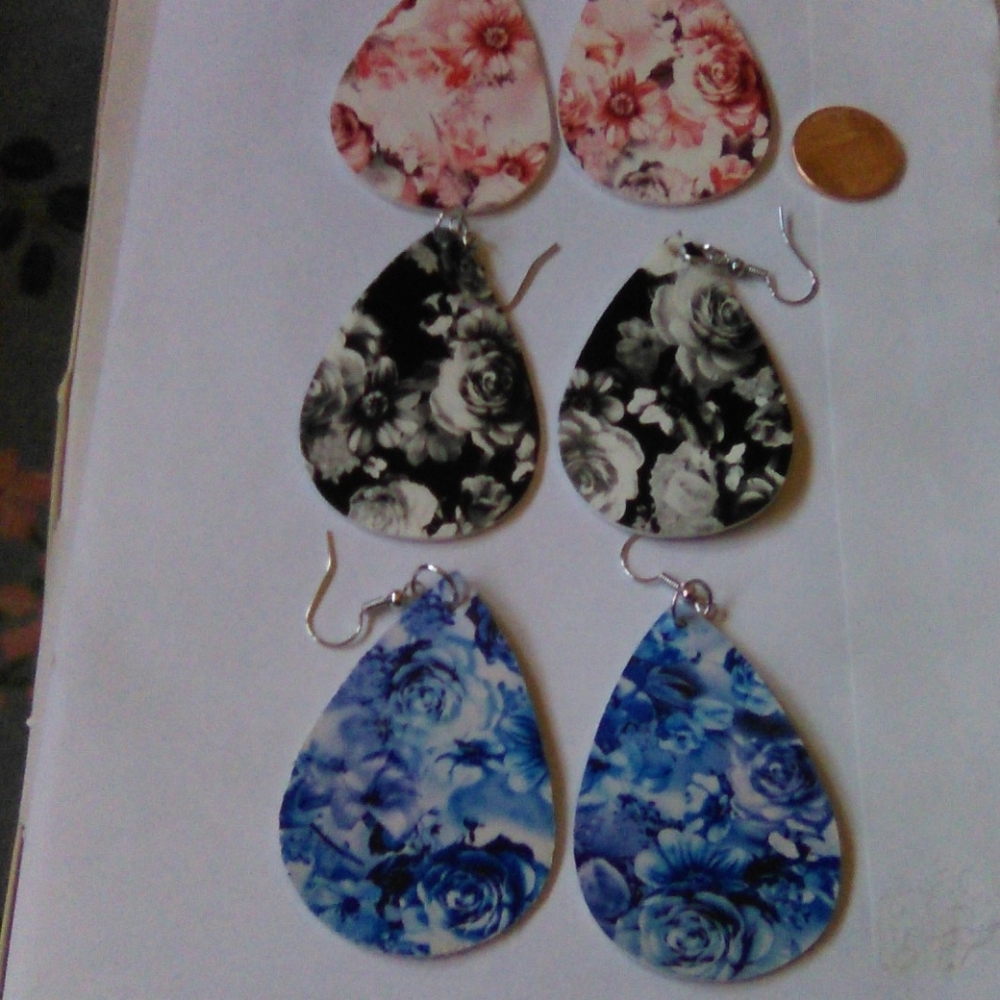 3 pairs of lightweight Earrings wire
